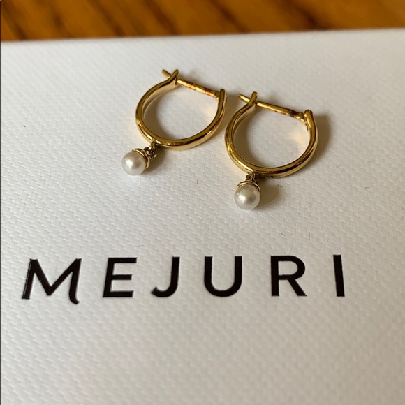 Mejuri Jewelry - Mejuri Vermeil Gold Pearl Hoops